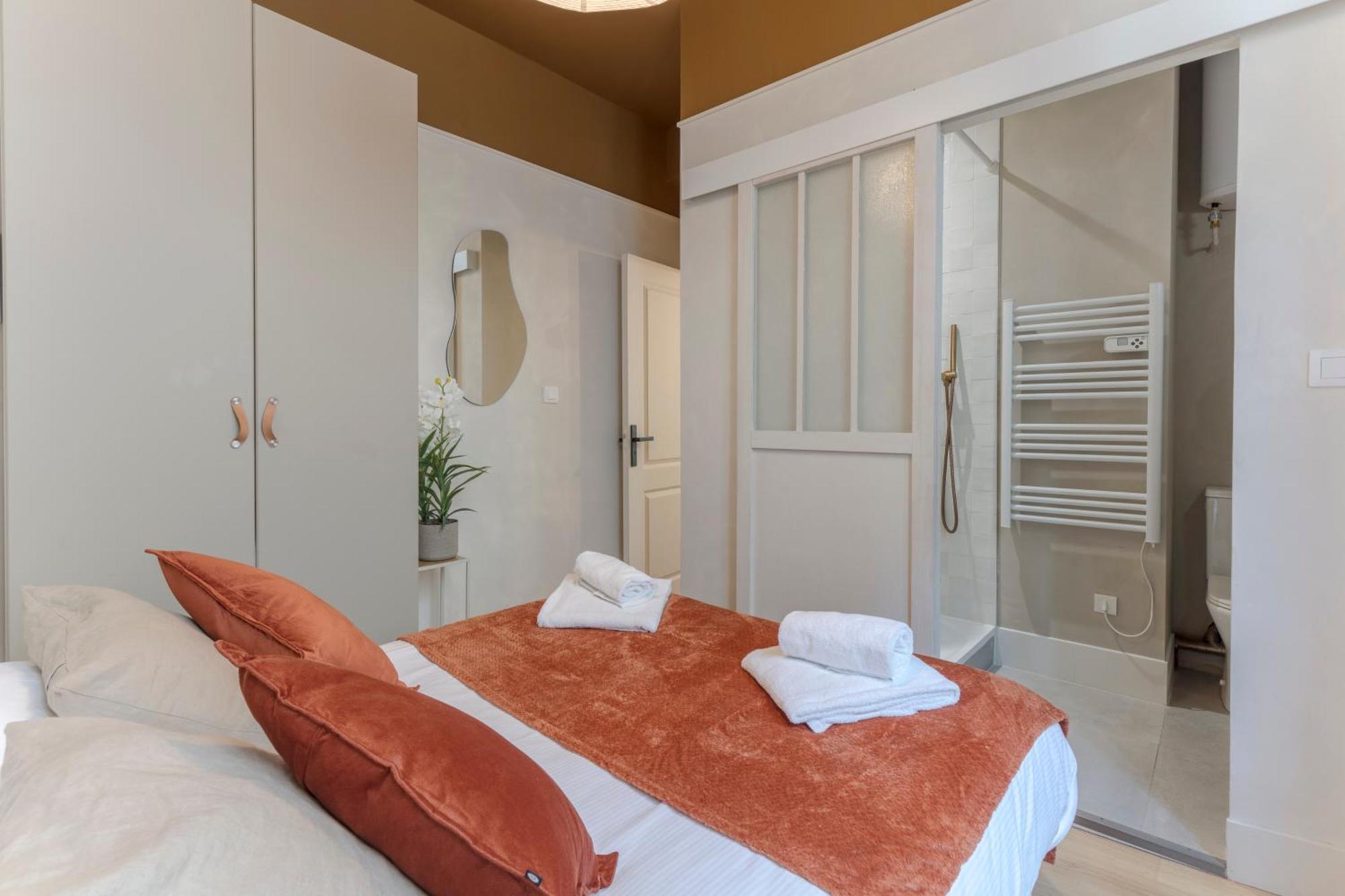 Hypercentre - Le Balcon Des Pyrenees Apartment Pau Luaran gambar